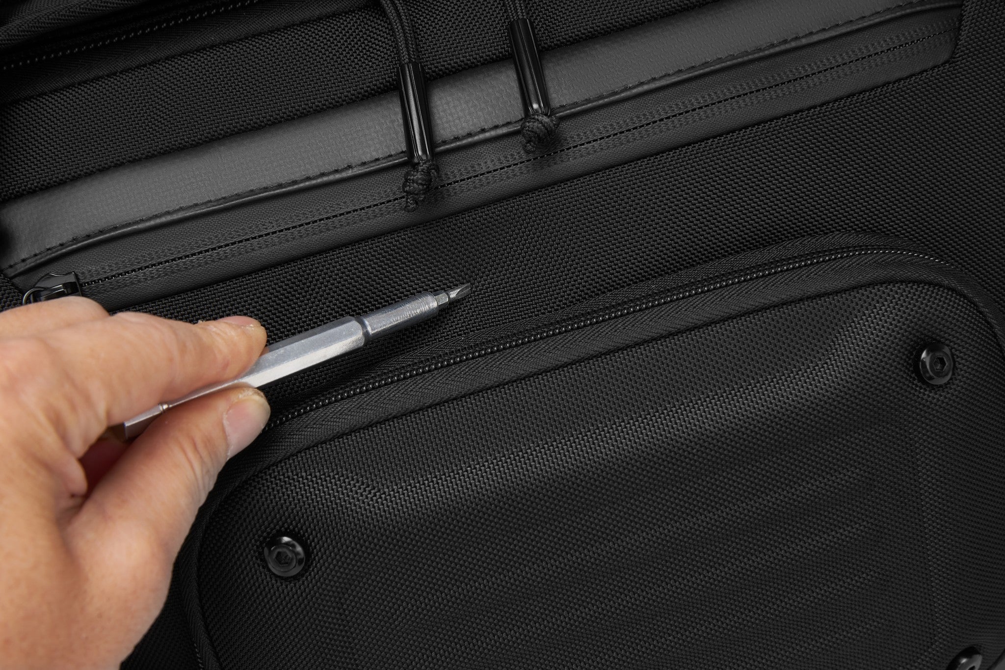 Close-up detail of the Oono Voyager Duffel 50L's zipper hardware and stitching