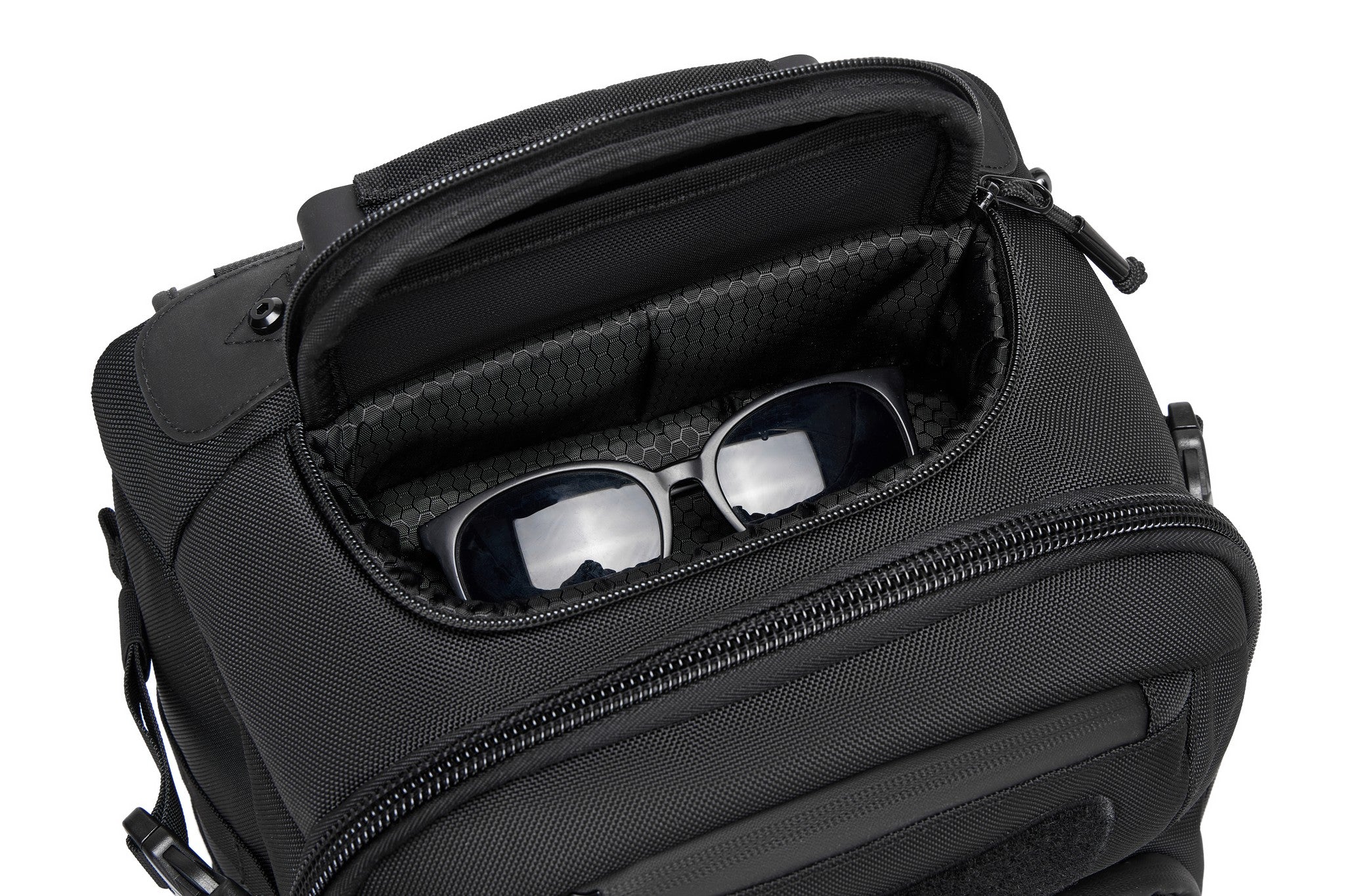 Oono Trailhead Backpack 25L in black, back view showing the padded, ventilated shoulder straps and OZUKO logo embossed on the back panel