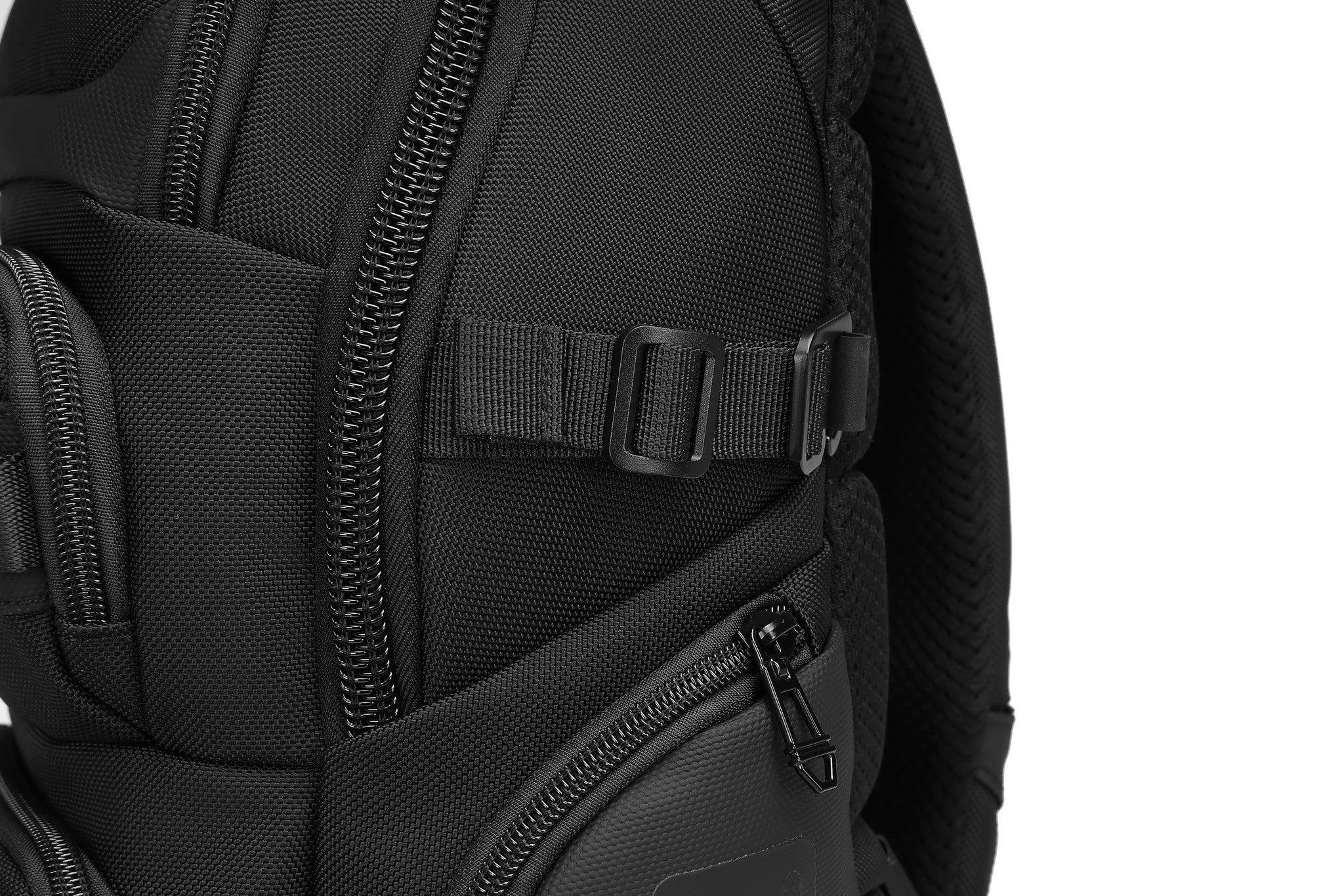 Ridge Sling 8L in Black, close-up of the strap adjuster buckle and mesh-backed panel